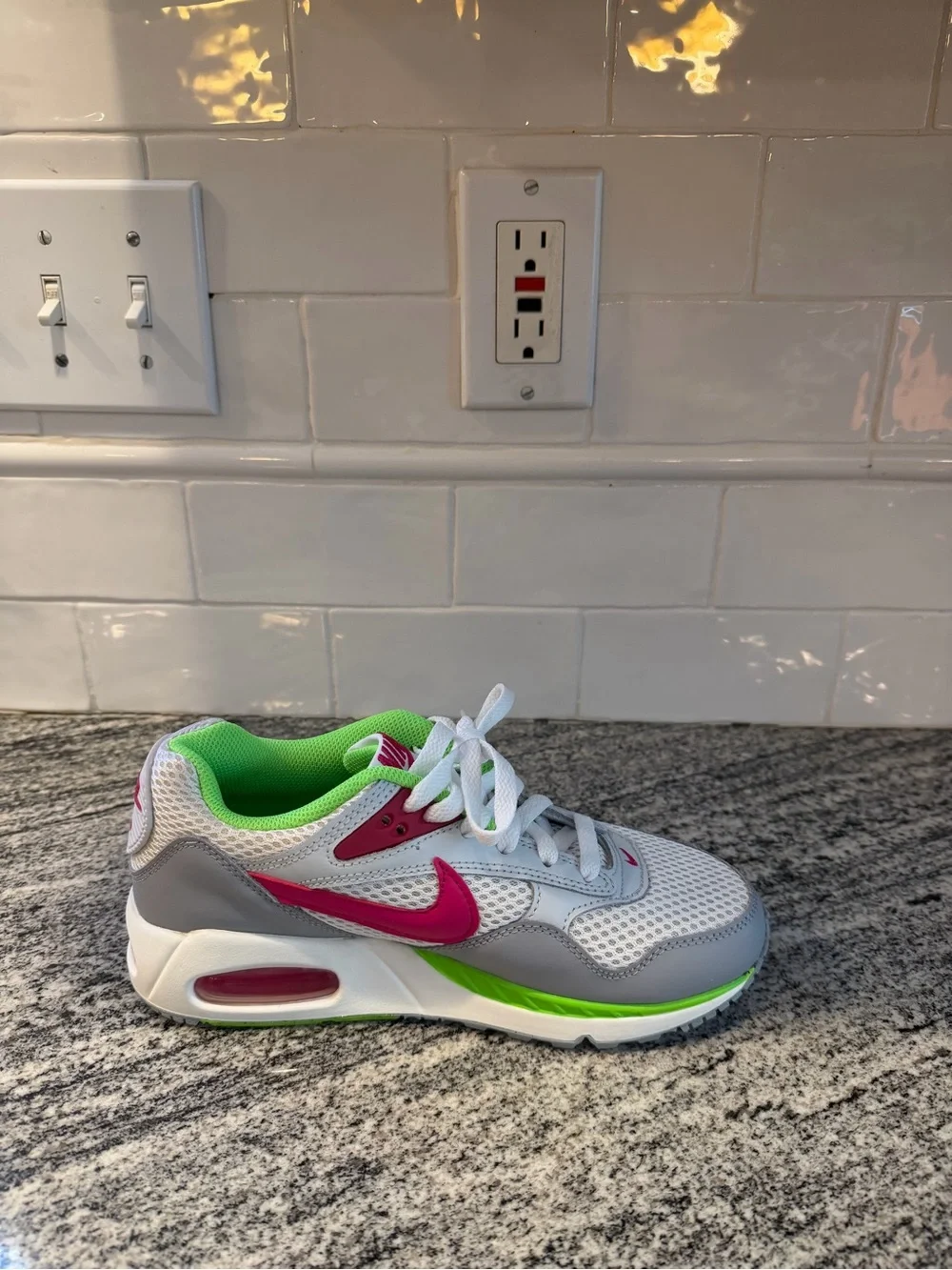 Women’s Nike Air Max Correlate  White/Pure Platinum/Fireberry 511417-163 Size 6